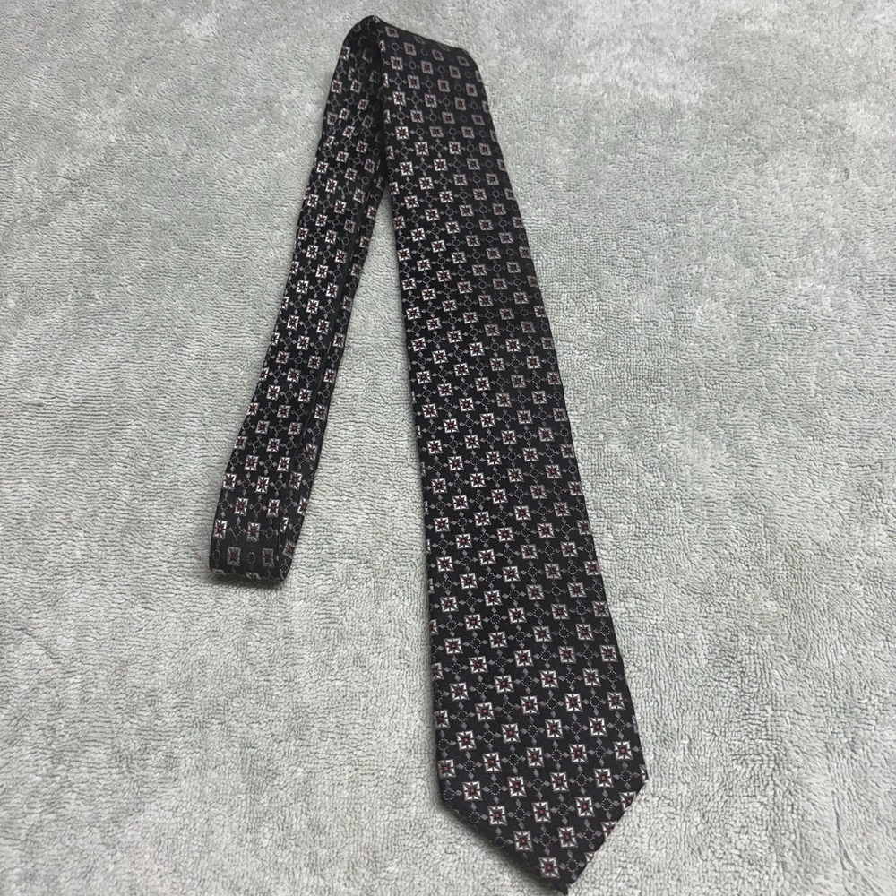 Cape Cod Neckwear Mens Tie Black Gray Geometric Silk 3.5 X 58